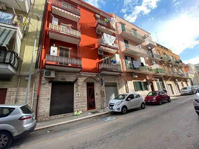 Appartamento trilocale in vendita in Via Ruggiero Scommegna, Barletta