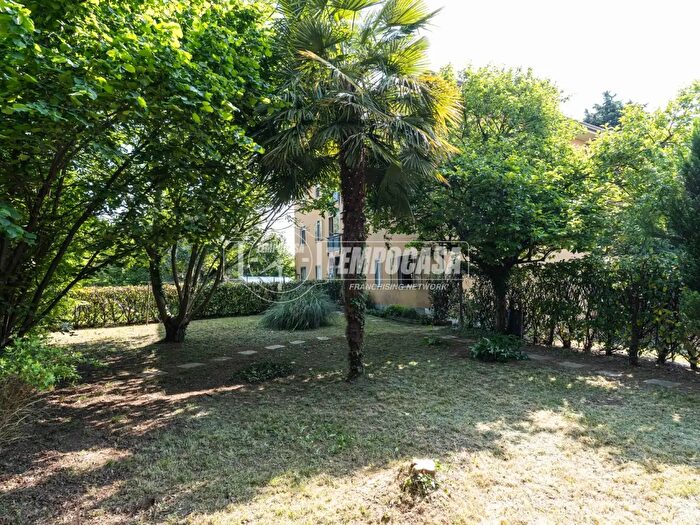 Appartamento trilocale in vendita in Via Magni, Inverigo