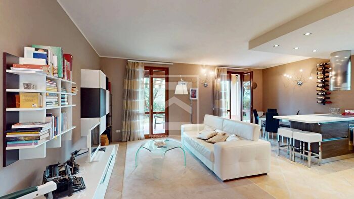 Appartamento trilocale in vendita in Via Aldo Moro, Soiano Del Lago