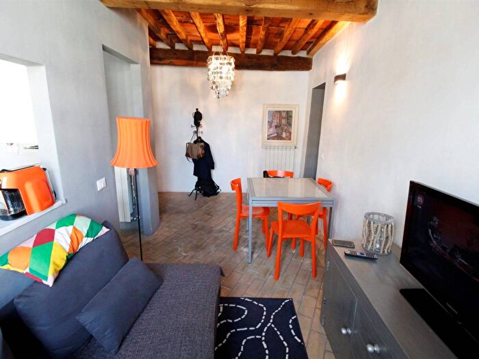 Appartamento bilocale in affitto in Via dei Bacchettoni, Piazza Anfiteatro Torre Guinigi, Lucca