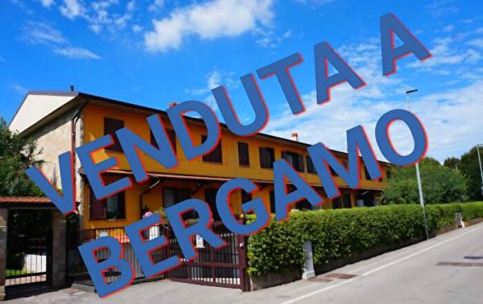 Casa quadrilocale in vendita in Via delle Cave, Bergamo