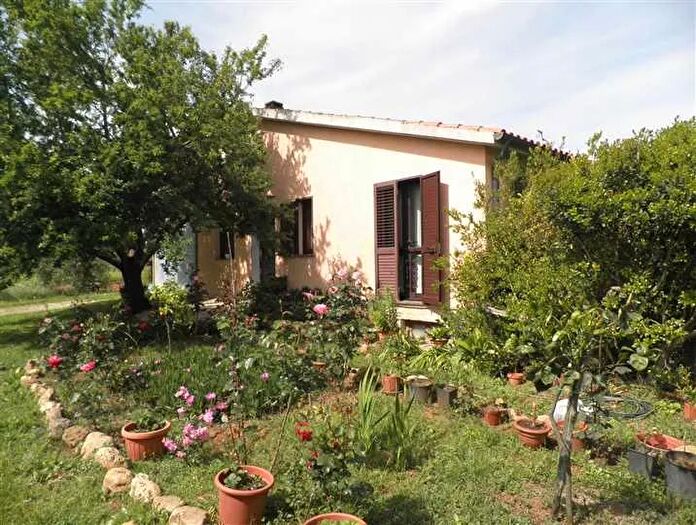 Casa in vendita in Cecina