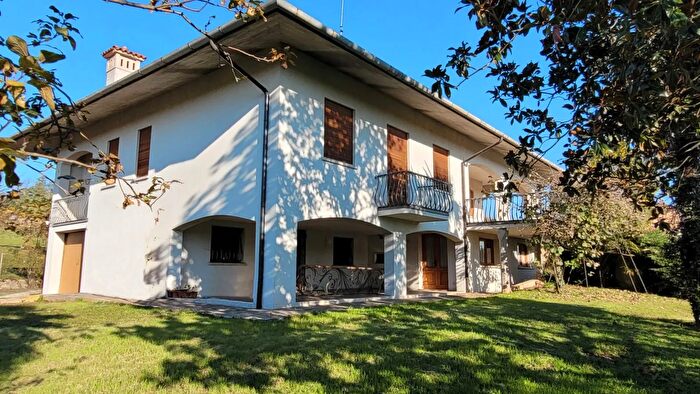 Casa con 10 locali in vendita in Via Cima Mandria, Montebelluna