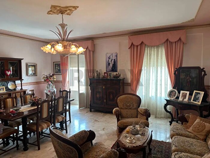 Appartamento quadrilocale in vendita in Viale dei Comuni, Siracusa