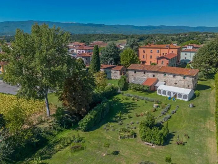 Casa con 6 locali in vendita in Via di Camprena, Bibbiena