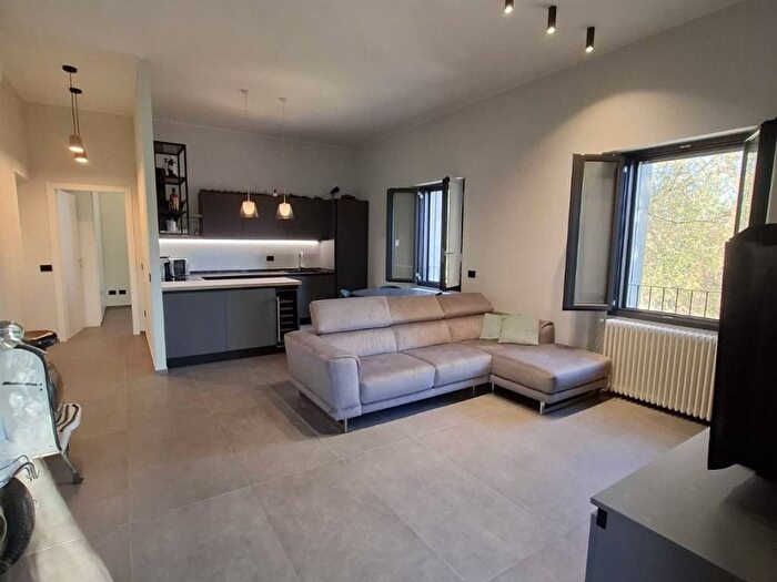 Appartamento trilocale in affitto in Piazza Emilio Alfieri, Bovisa, Milano