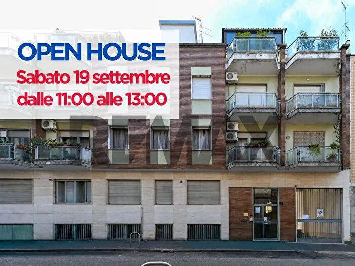 Appartamento trilocale in vendita in Via Magellano, Milano