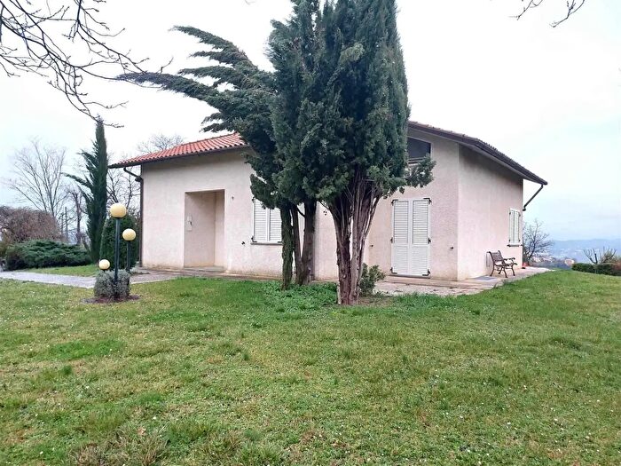 Casa con 7 locali in vendita in Frazione Piticchio, Arcevia