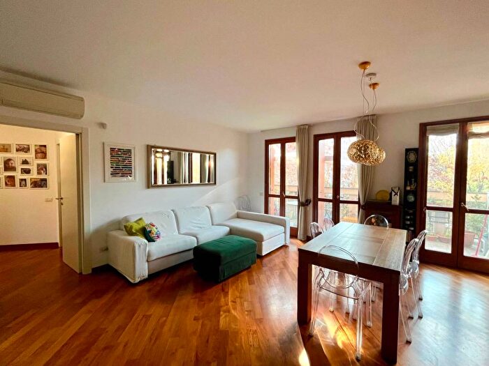 Appartamento trilocale in affitto in Via Magolfa, Navigli Darsena, Milano