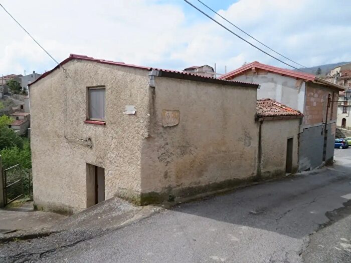 Casa trilocale in vendita in Via Giordano Bruno, Serrastretta