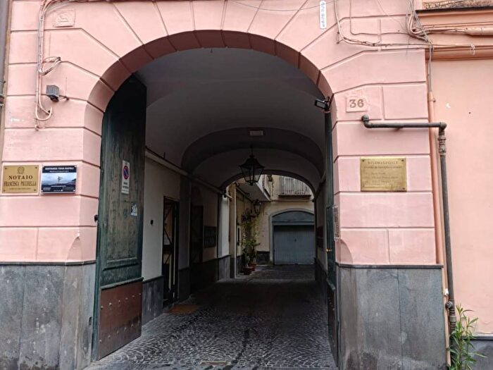 Appartamento trilocale in affitto in Via Giovanni Bausan, Chiaia, Napoli