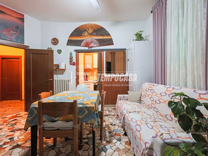 Appartamento trilocale in vendita in Via Emilia Levante, Bologna