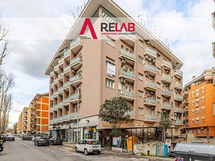 Appartamento quadrilocale in vendita in Via Arturo Graf, Roma