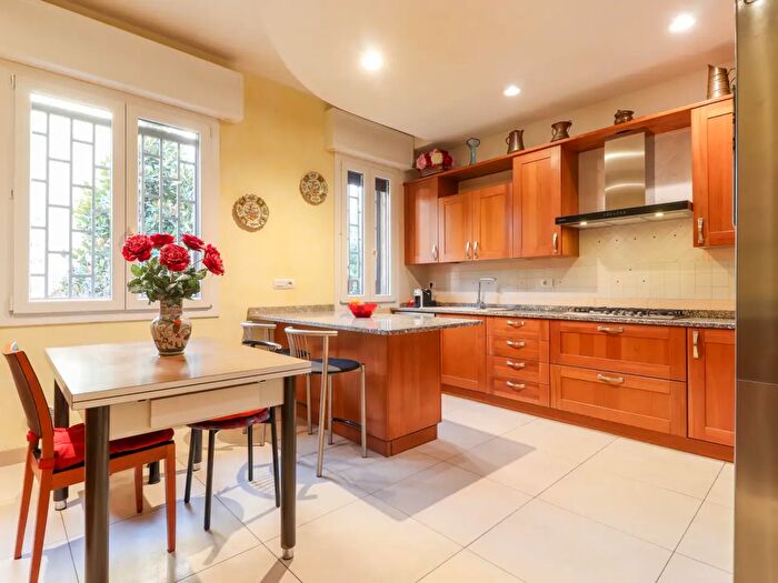 Appartamento con 5 locali in vendita in Via Ettore Zaniboni, Bologna