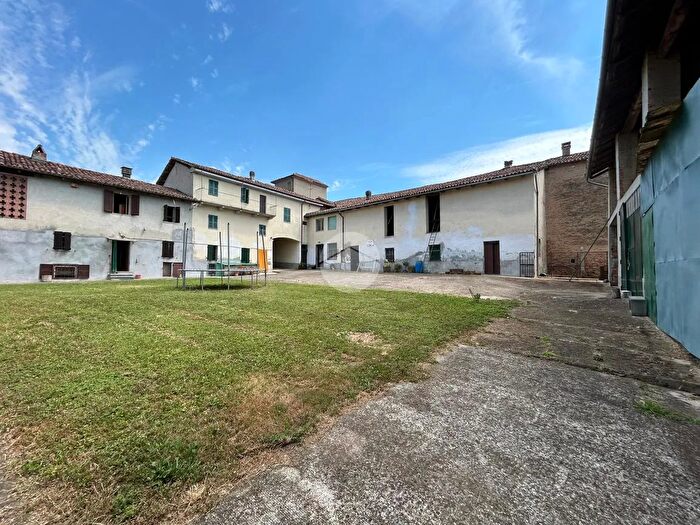 Casa con 17 locali in vendita in Via Roma, Calliano