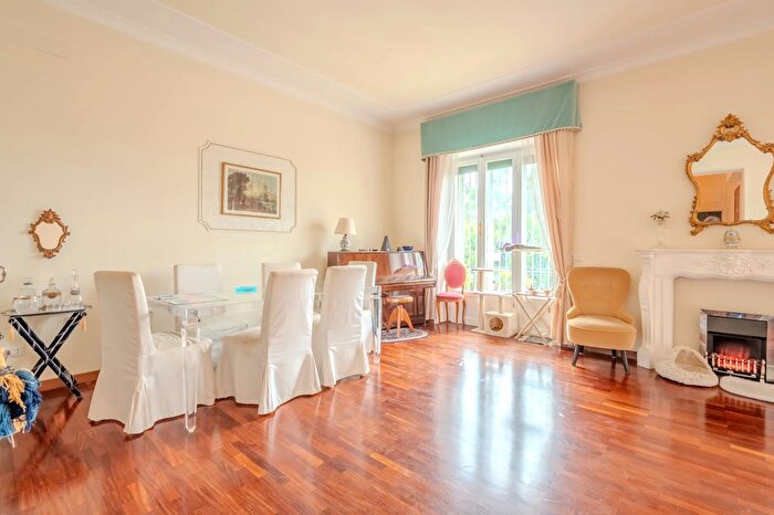 Appartamento con 5 locali in vendita in Via Nerola, Roma