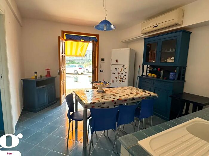 Appartamento trilocale in vendita in Patti Marina, Patti