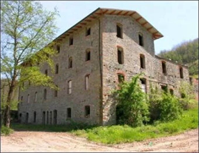 Casa con 20 locali in vendita in Fivizzano