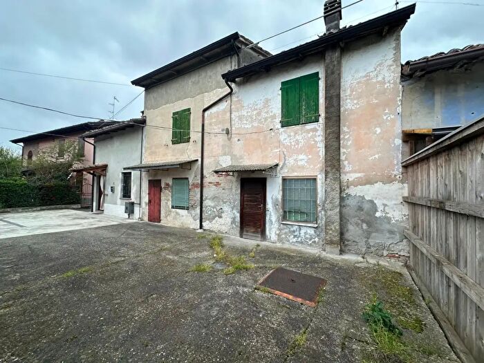 Casa quadrilocale in vendita in Piazza Marocchi, Villanova SullArda