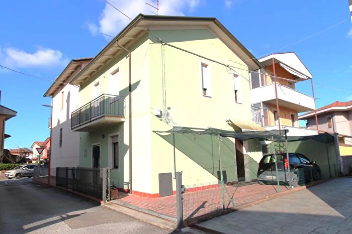 Casa quadrilocale in vendita in Cesena