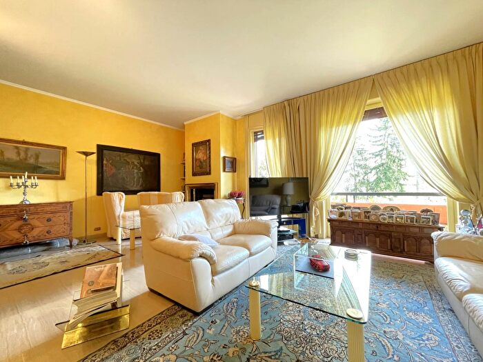 Appartamento quadrilocale in vendita in Via Crescitelli, Monza