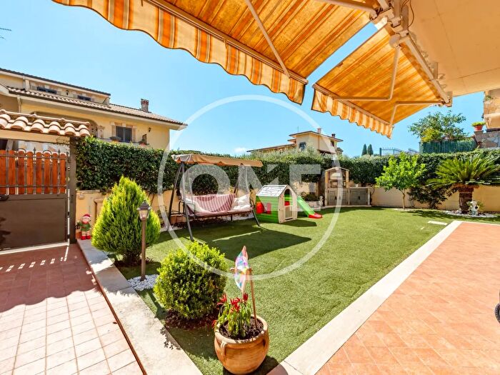 Appartamento trilocale in vendita in Via Pietrasecca, Roma