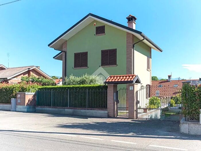Casa con 5 locali in vendita in Via delle Scuole, San Carlo Canavese