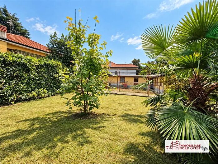 Casa trilocale in vendita in Via Cardinal Ferrari, Bareggio