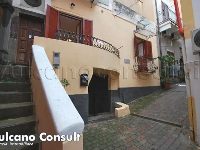 Appartamento trilocale in vendita in Vico Bacco, Lipari