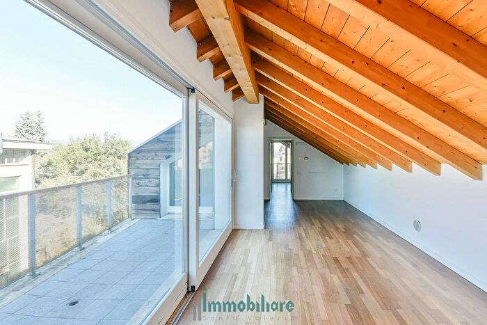 Appartamento con 5 locali in vendita in Via Alberto da Giussano Mariano Comense, Mariano Comense