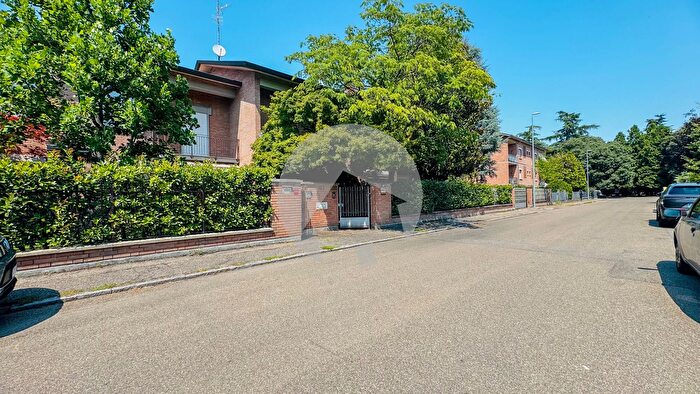 Casa con 16 locali in vendita in Via Trilussa, Reggio Emilia