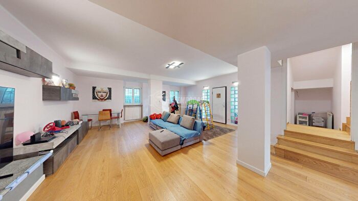 Casa con 8 locali in vendita in Torino