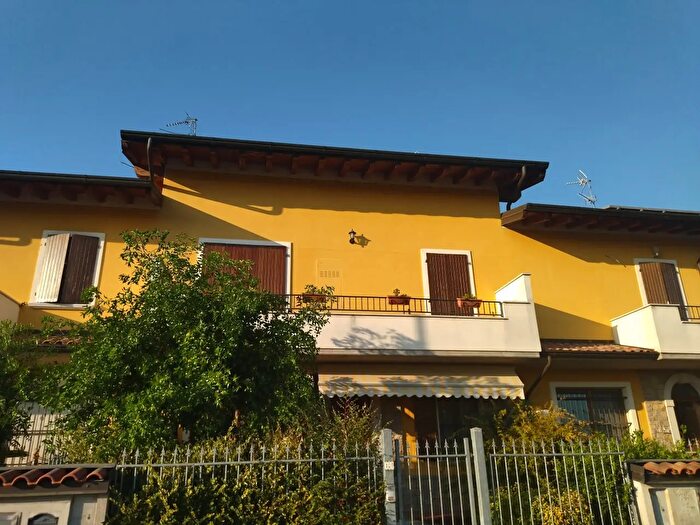 Casa con 6 locali in vendita in Vicolo Cà del Ferro, Martignana Di Po