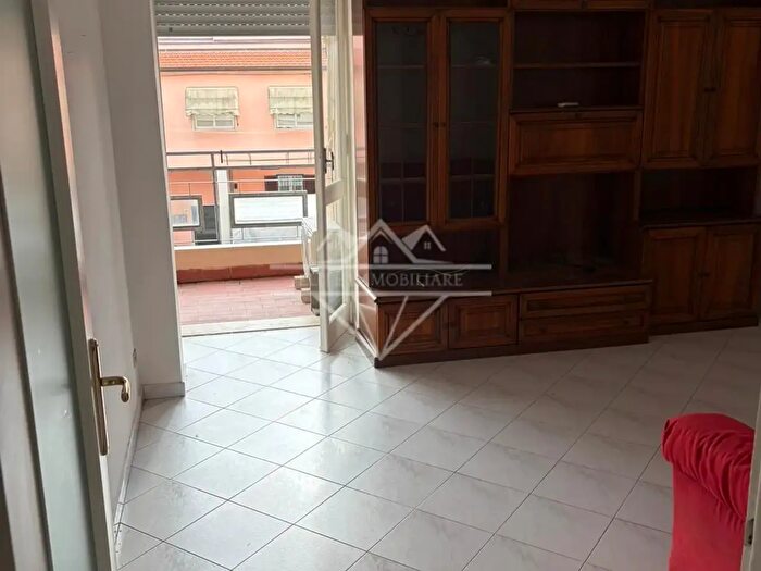 Appartamento con 6 locali in affitto in Carrara