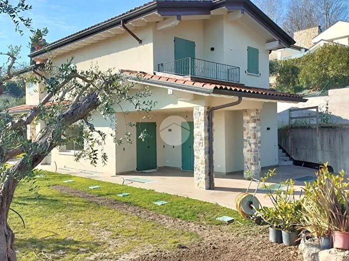 Casa con 6 locali in vendita in Via San Rocco, Padenghe Sul Garda