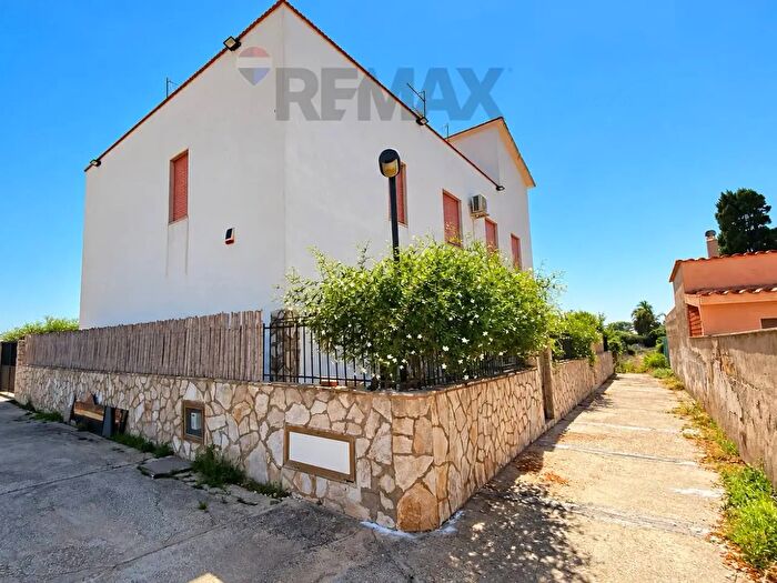 Casa con 9 locali in vendita in Via Glauco, Misiliscemi