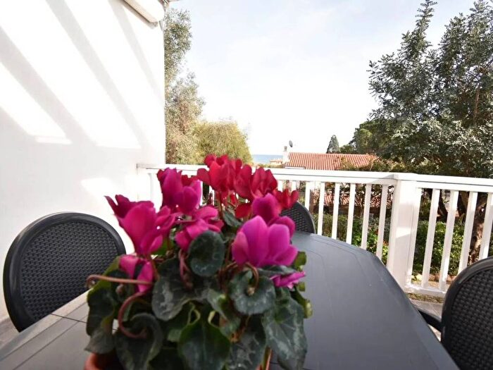 Appartamento trilocale in affitto in Pula