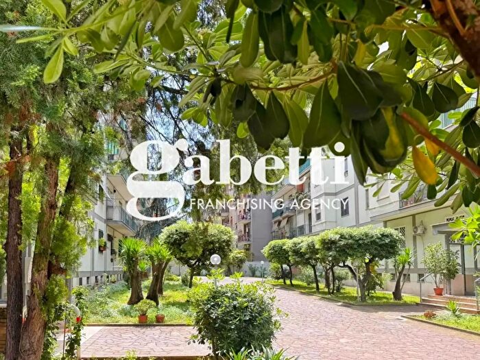Appartamento trilocale in vendita in Via Alatri, Roma