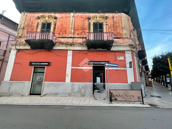 Appartamento con 6 locali in vendita in Via Armando Diaz, Grottaglie