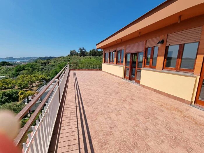 Appartamento quadrilocale in affitto in Via Monterusso, Località la Schiana Damiani, Pozzuoli
