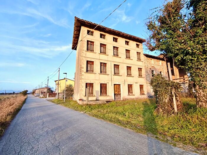 Casa con 8 locali in vendita in San Vito Al Tagliamento