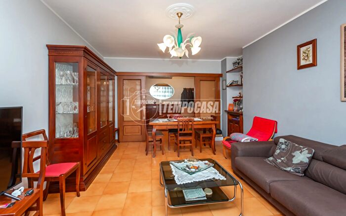 Appartamento quadrilocale in vendita in Strada della Magra, Torino