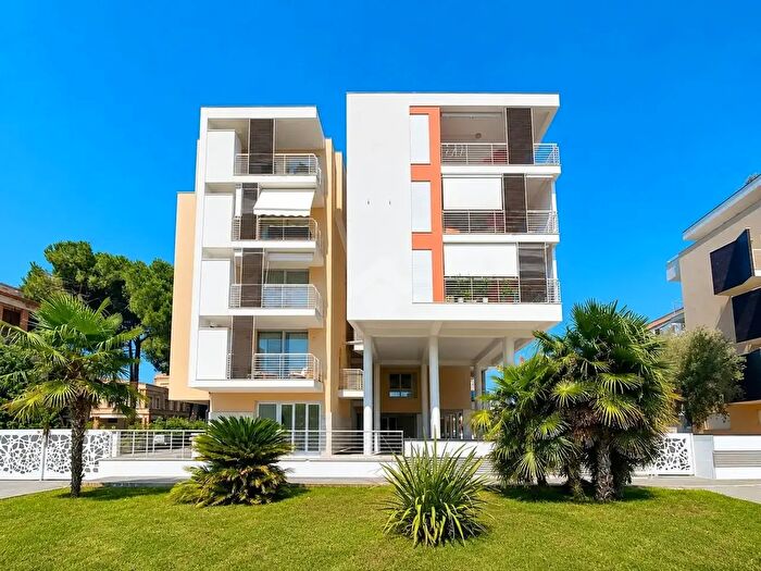 Appartamento trilocale in vendita in Via Ippodromo, Giulianova