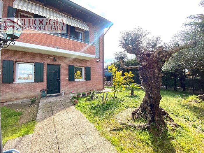 Casa quadrilocale in vendita in Via Primavera, Chioggia