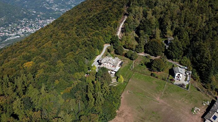 Casa con 9 locali in vendita in Via Pian Prà, Rora