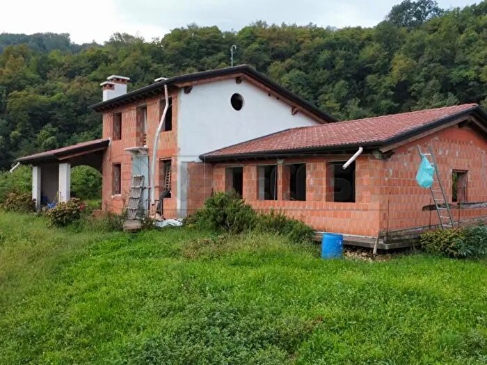 Casa quadrilocale in vendita in Chiampo