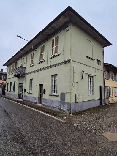 Casa con 8 locali in vendita in Via Roma SNC Albuzzano, Albuzzano