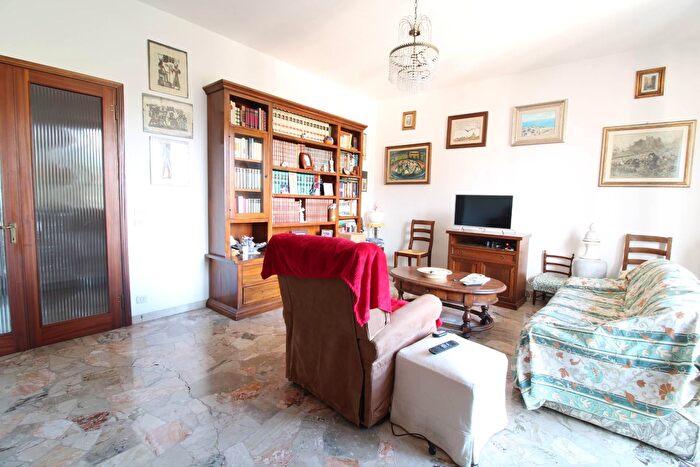 Appartamento con 5 locali in vendita in Via Reginaldo Giuliani, Firenze