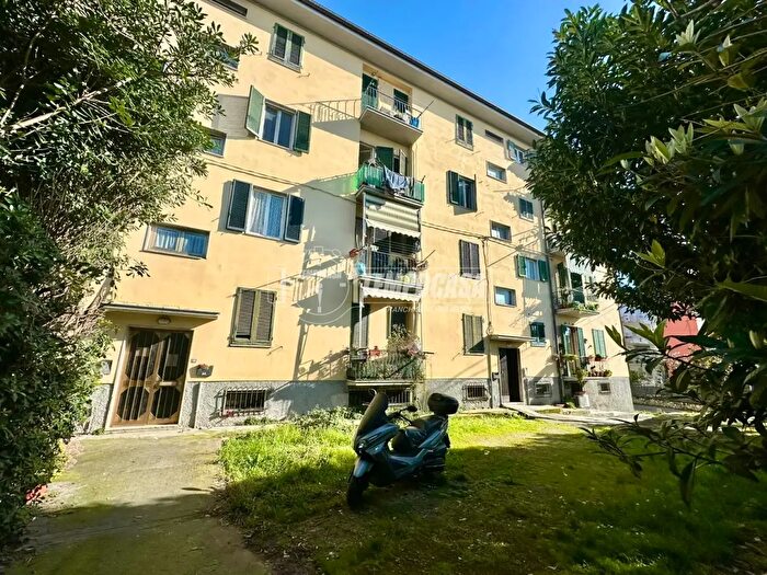 Appartamento bilocale in vendita in Via del Papino, Massa