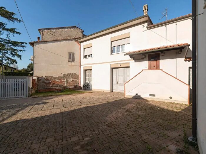 Casa con 6 locali in vendita in Ponsacco